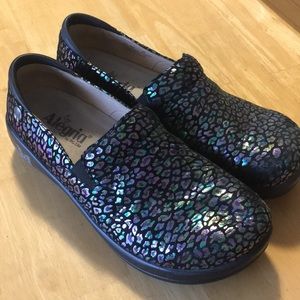 Alegria Kelly slip on clogs